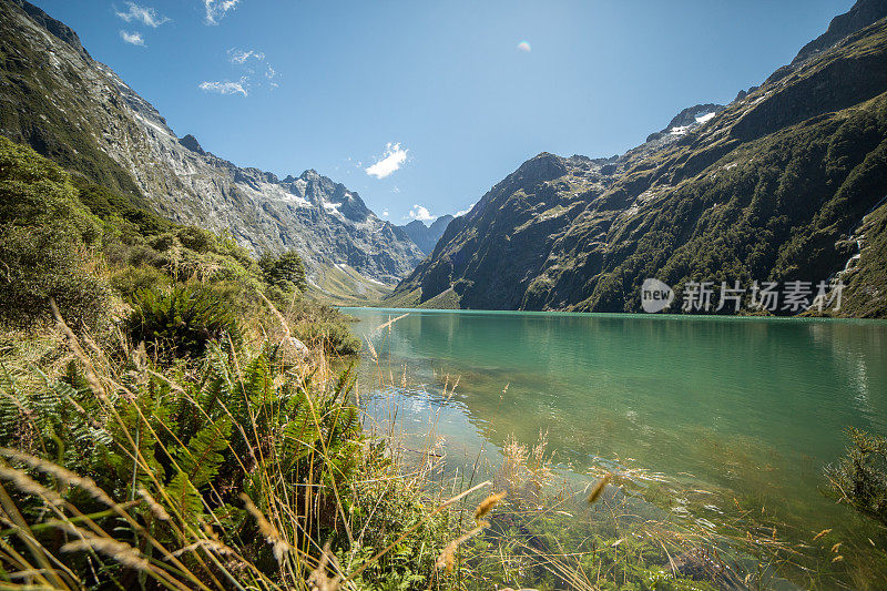 玛丽安湖，位于新西兰峡湾国家公园