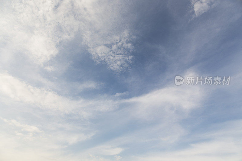 浅蓝色的天空