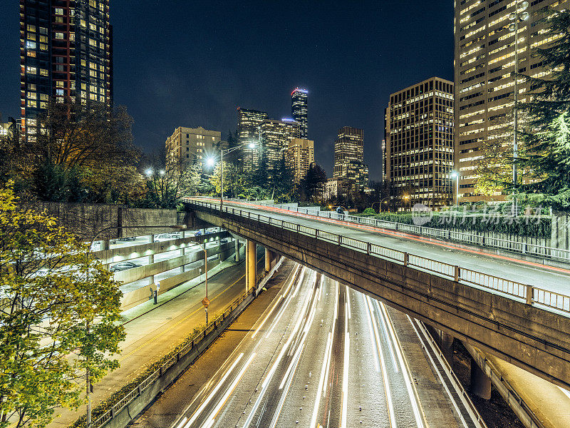 西雅图的通勤。华盛顿西雅图的夜景