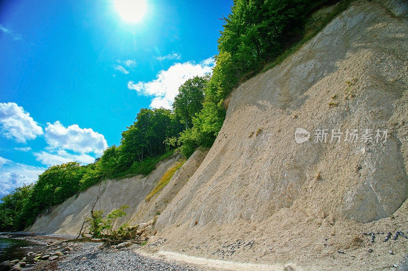 波罗的海卵石滩和悬崖