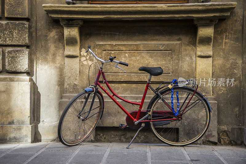 红色的自行车