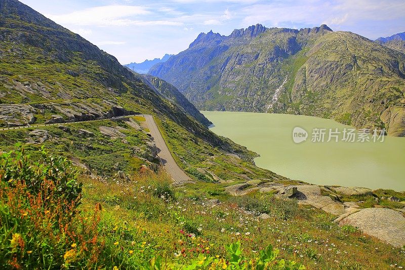 格里姆塞尔垭口景观，冰川湖水库，穿越瑞士阿尔卑斯公路