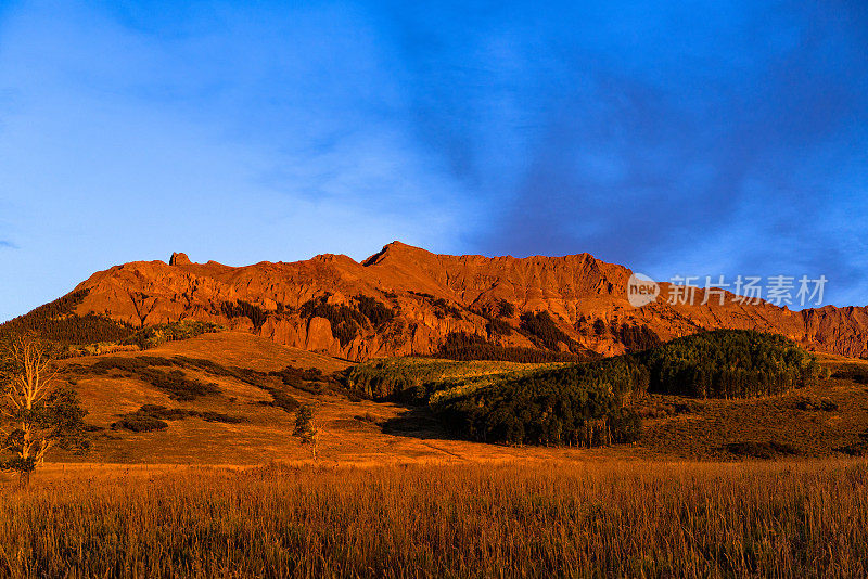 日落之山与Alpenglow