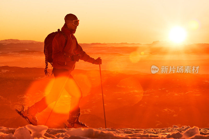 日落时分越野滑雪