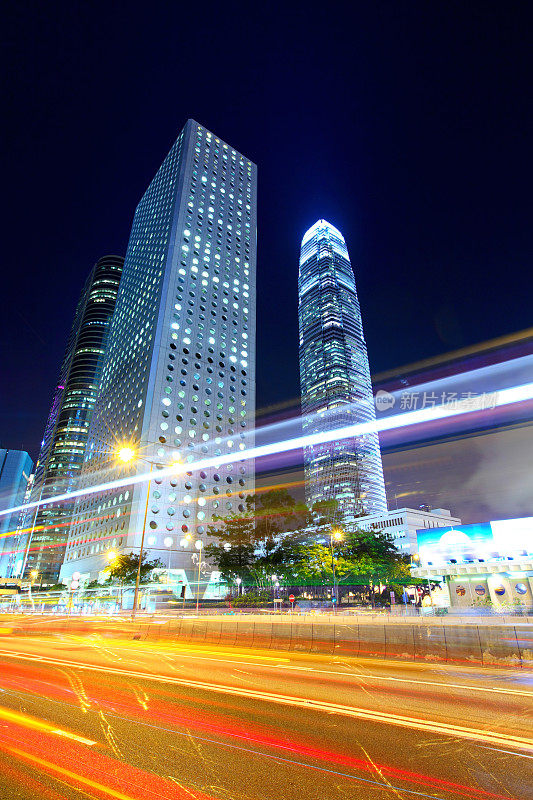 夜间城市的交通状况