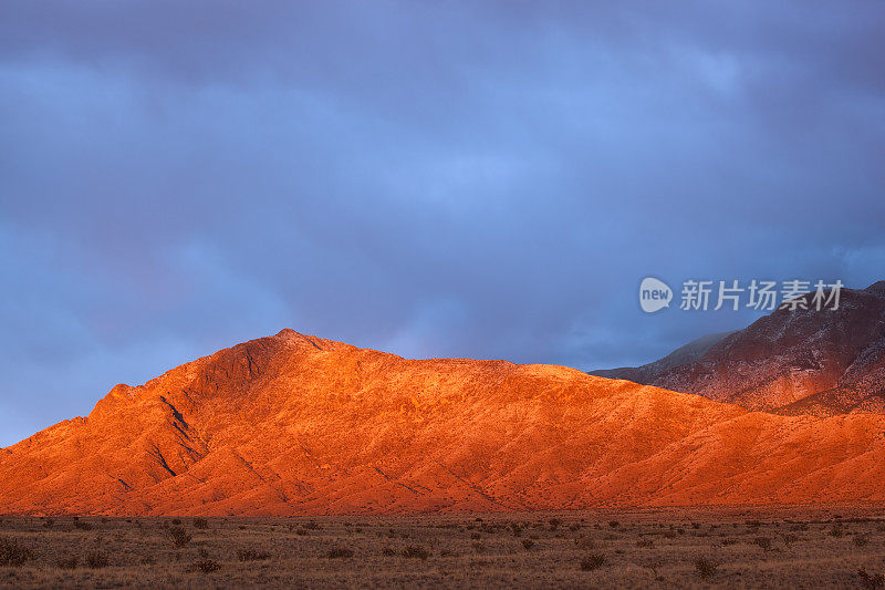 生动的风景山日落