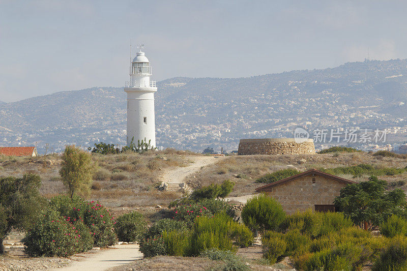 塞浦路斯帕福斯考古遗址的白色灯塔