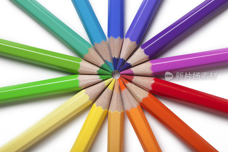 一圈彩色铅笔
