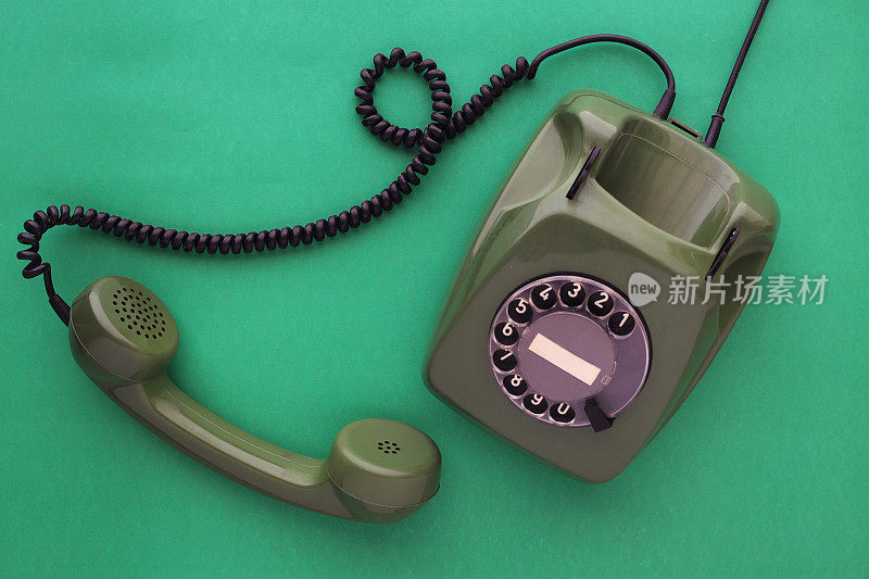 旧的绿色胶木电话