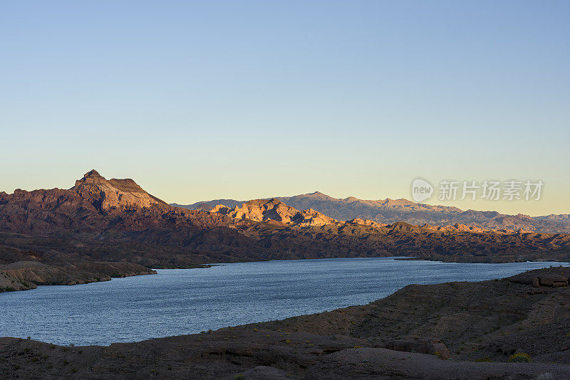 美国内华达州胡佛大坝以南的莫哈韦湖全景