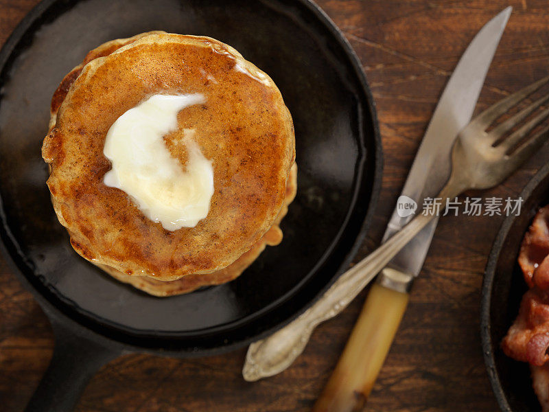 银元煎饼加枫糖浆