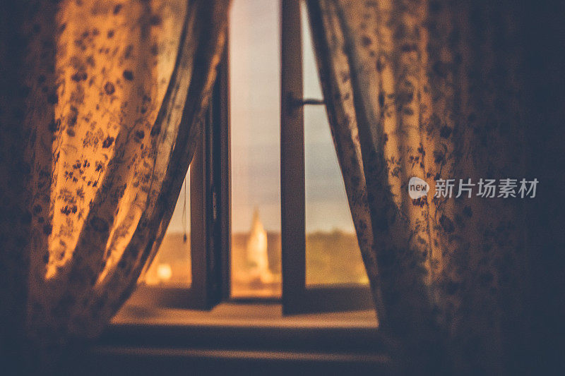 夏天的窗边满月之夜