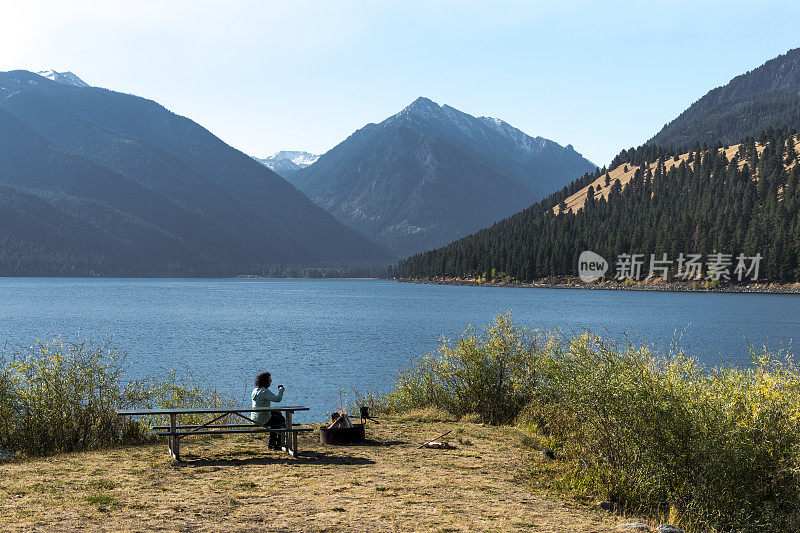 瓦洛瓦湖俄勒冈火坑资深女子杯湖山