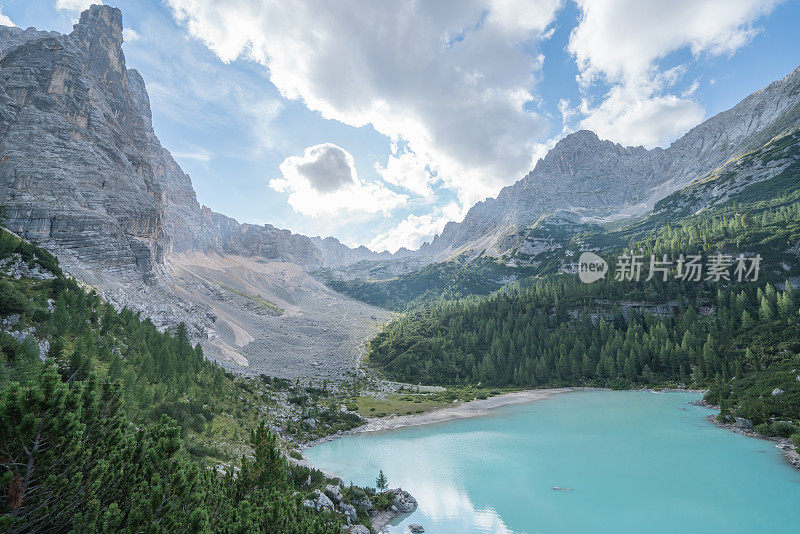 Sorapiss湖和Dolomites，意大利