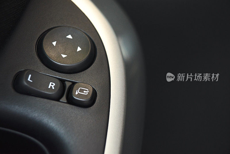 汽车门锁、车窗按钮和汽车侧镜调节按钮。