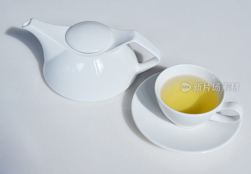 陶瓷茶杯和茶壶