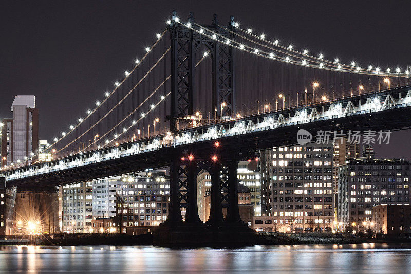 曼哈顿桥，夜晚的特写