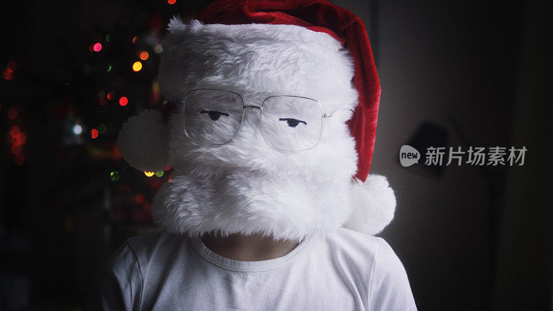 有趣的戴眼镜的圣诞老人