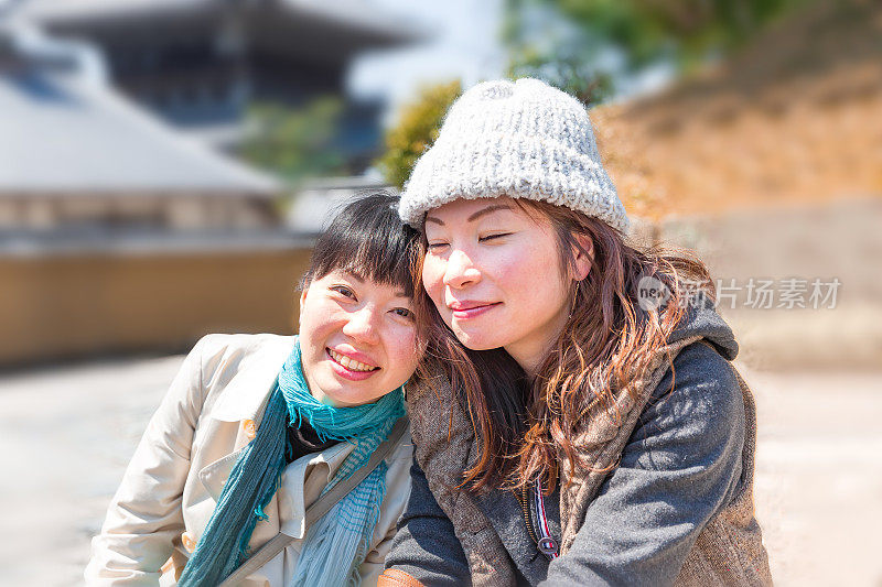 日本年轻女性的户外肖像