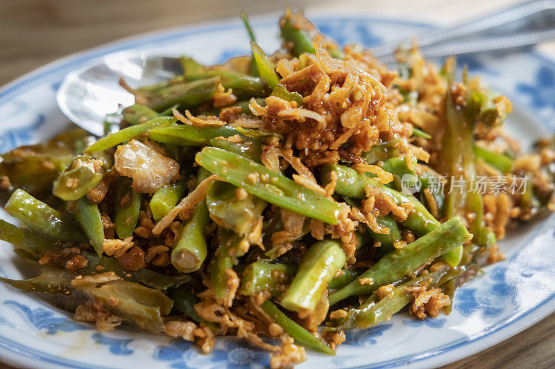 绿豆沙拉，花生，炸青葱，泰式调味