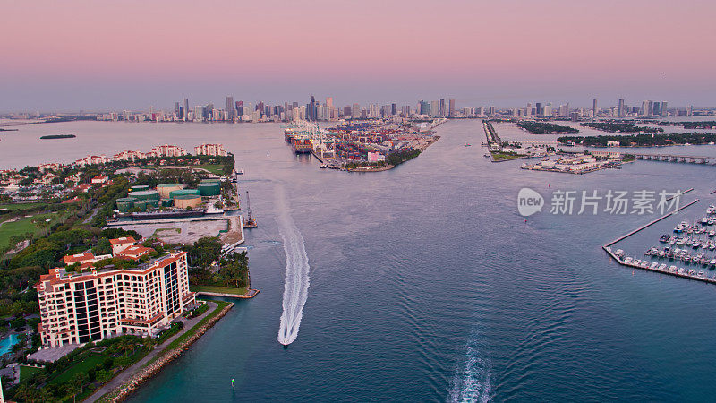 比斯坎湾和迈阿密天际线的无人机拍摄