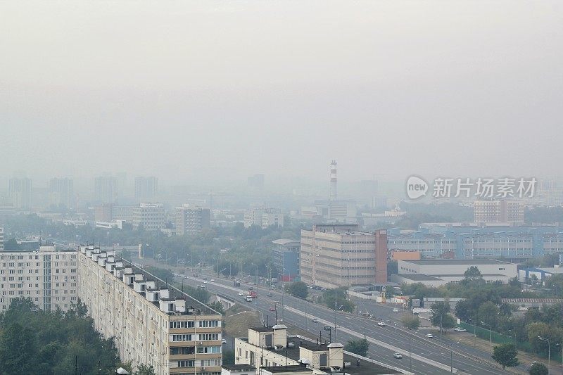 俄罗斯梁赞，莫斯科地区笼罩在森林大火的烟雾中