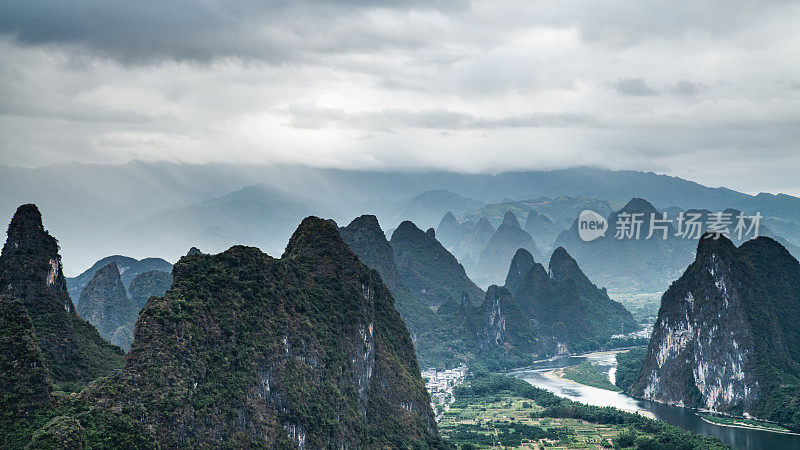 桂林阳朔县下雨天大景观鸟瞰图