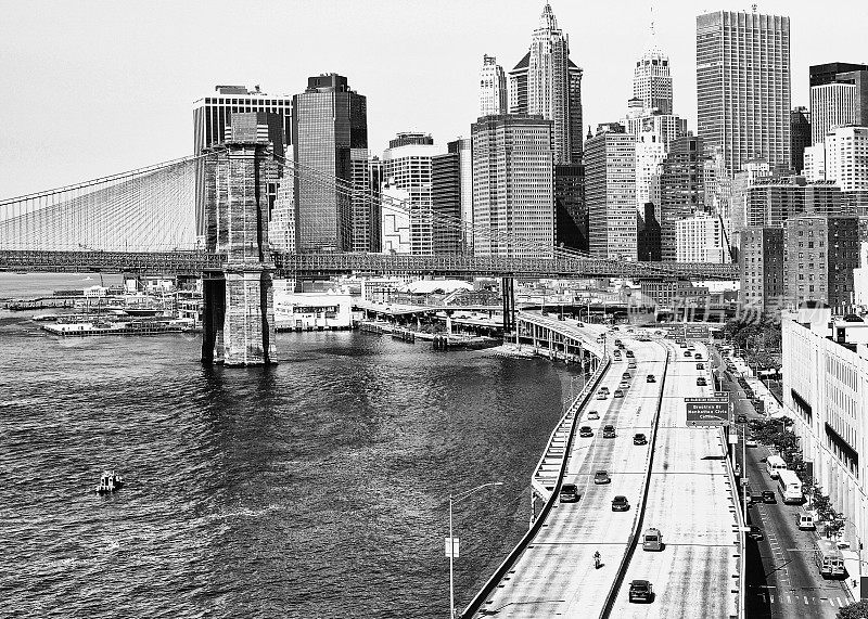 曼哈顿下城和布鲁克林大桥。