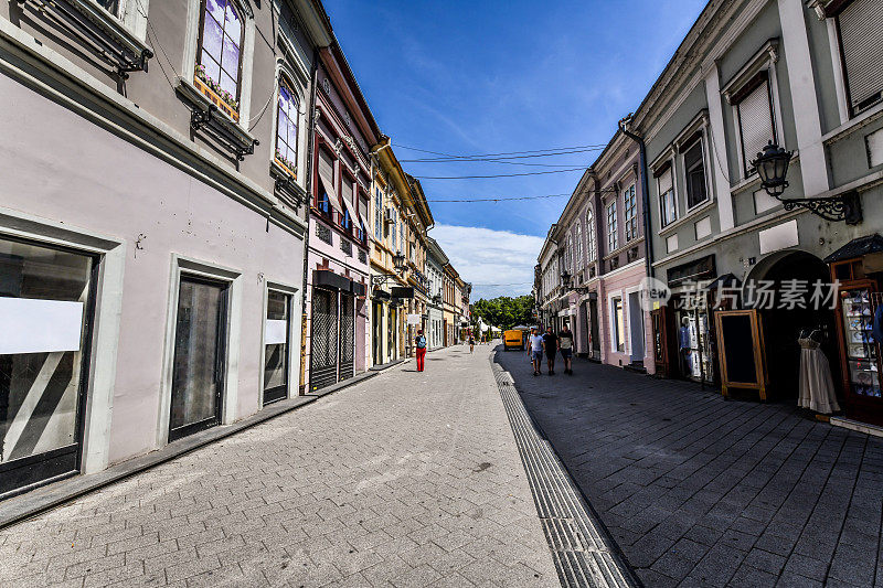 塞尔维亚诺维萨德市中心的街道
