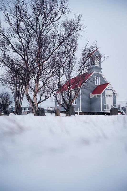 冰岛雷克雅未克，一座风景如画的教堂，冬日美景