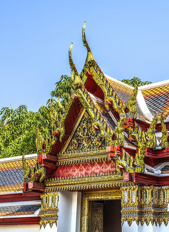 泰国曼谷卧佛寺红佛阁屋顶