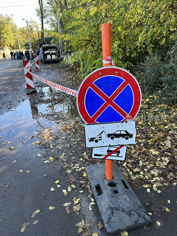 这里不准停车，街上有交通标志