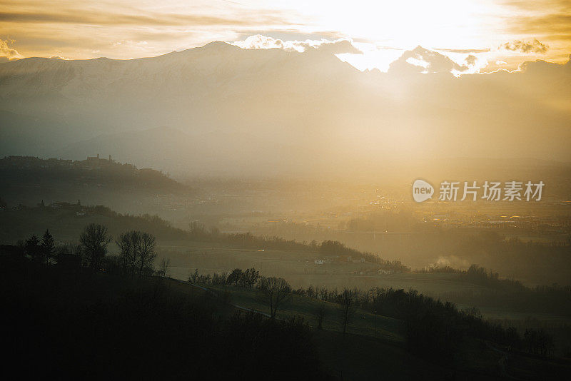 典型的朗河意大利风景