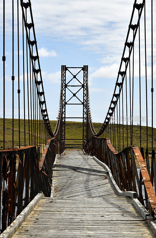 坍塌的吊桥甲板——博迪溪吊桥，福克兰群岛