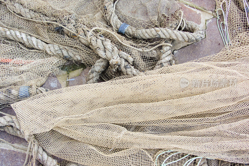 使用过带有漂浮物的渔网