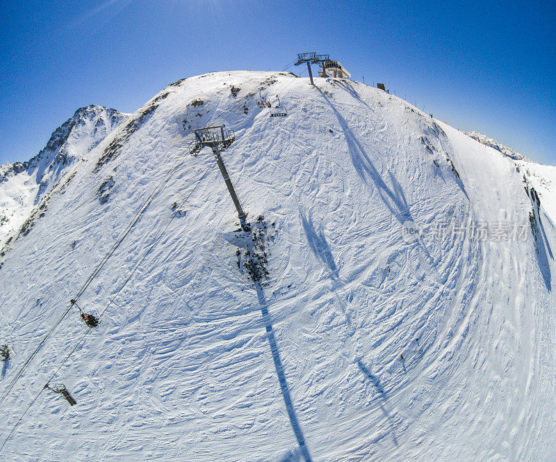 安道尔滑雪坡道雪电梯空白广角鸟瞰图