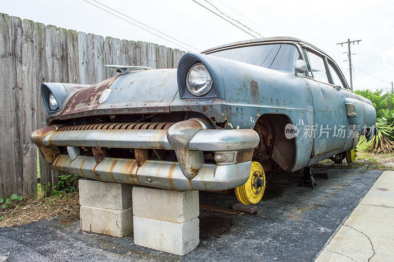 街区上的经典车