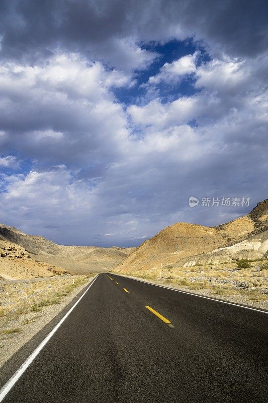 通往死亡谷国家公园的道路