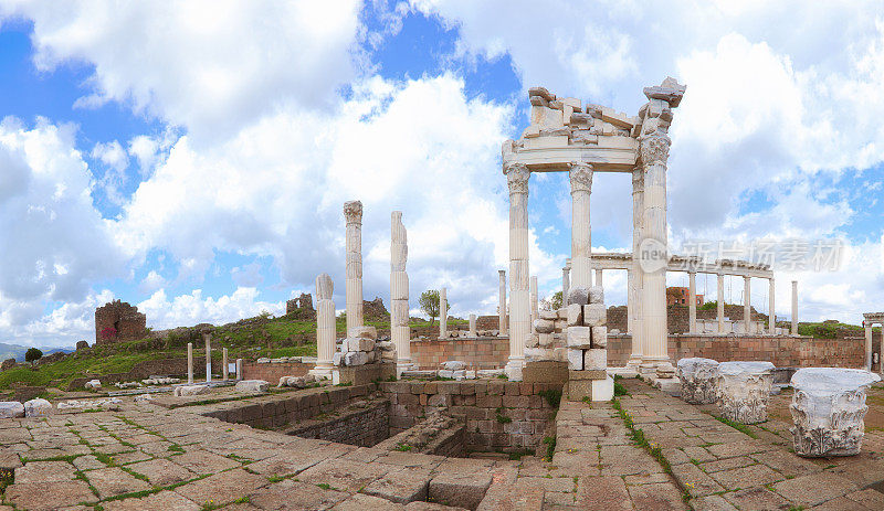 Pergamum-Turkey“图拉真神庙”