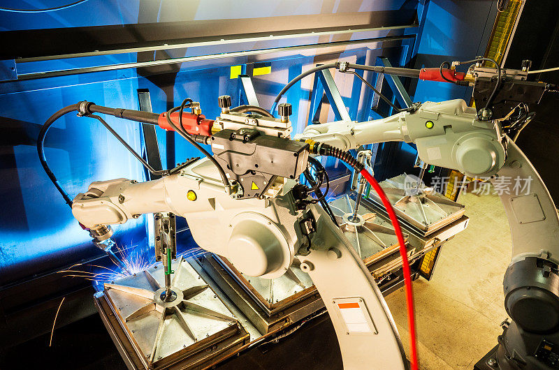 高科技，工业机器人焊接机的使用