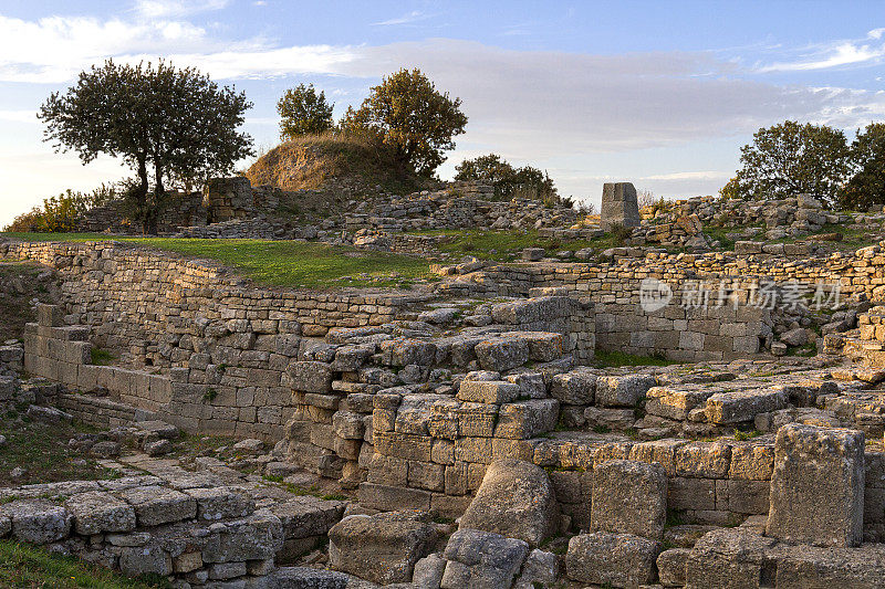 土耳其恰纳卡莱的特洛伊古城遗址