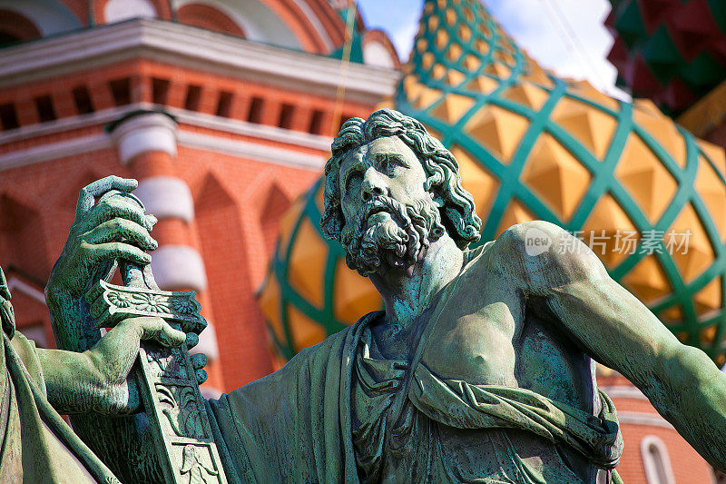 红场上的米宁和波扎尔斯基纪念碑的特写
