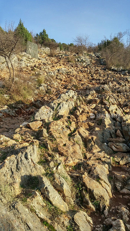 岩石地形朝圣步道，幻影山，波德布罗多山，Medjugorje，波斯尼亚