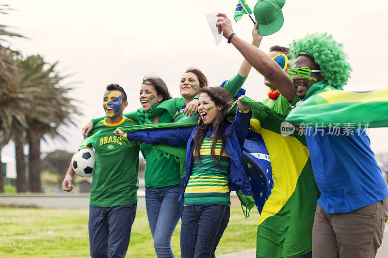 一群朋友要去看一场巴西足球比赛