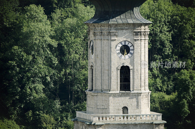 哥特式教堂的塔
