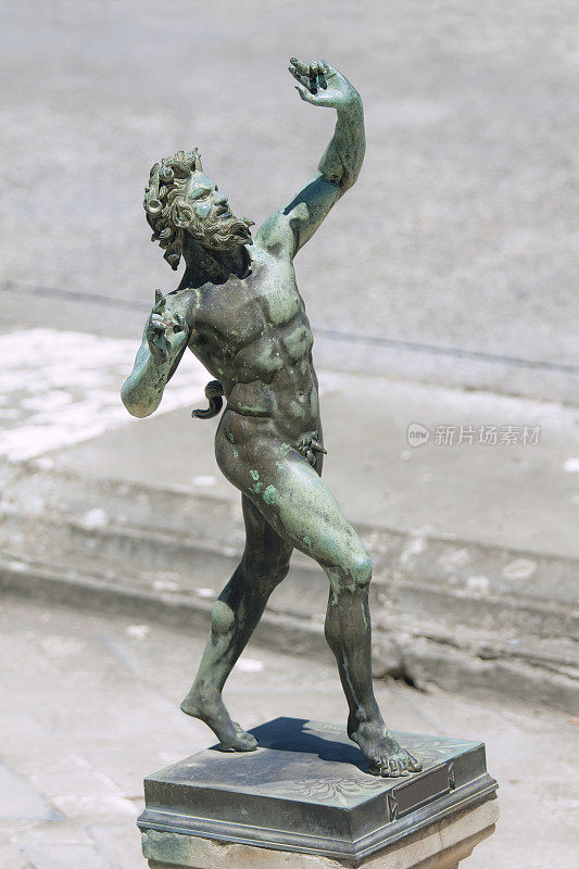 萨提尔(农牧之神)铜像农牧之神在庞贝，意大利