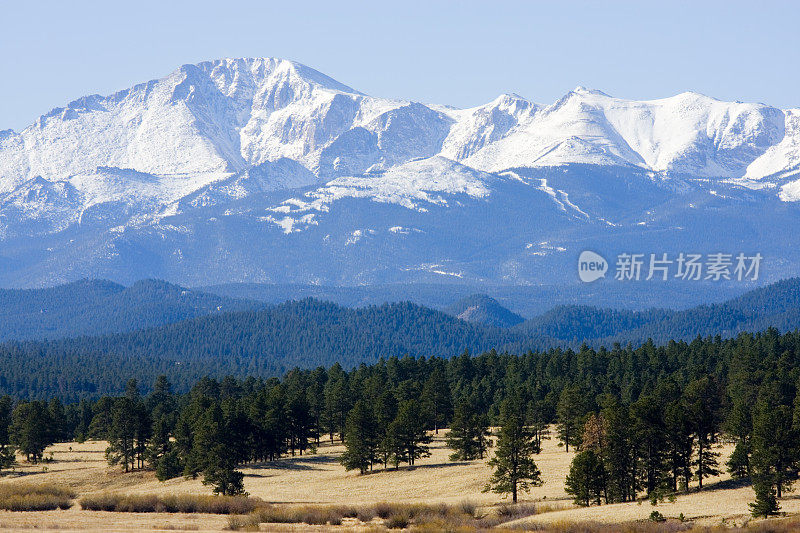 山麓和雪峰