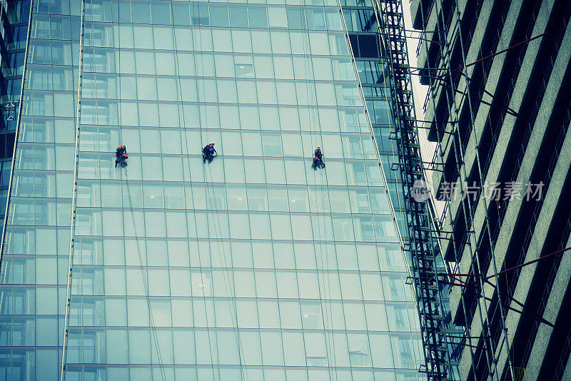 伦敦碎片大厦的极端高度窗户清洗