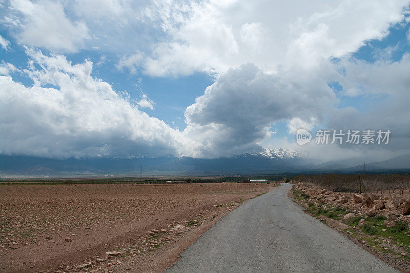 安达卢西亚乡村云景荒芜的卡米诺路