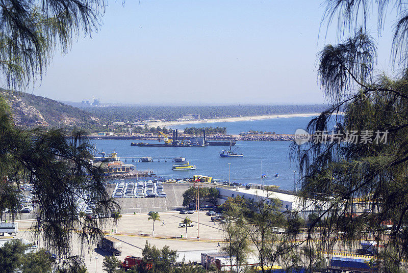 繁忙的墨西哥马萨特兰港